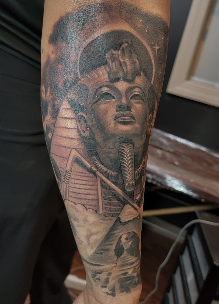 The Hidden Gem Private Tattoo Studio Logo