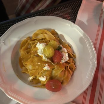 Fiorella - Fettuccini pommodoro - Pasta Shops Near Me - Philadelphia, Pennsylvania Fiorella - Fettuccini pommodoro - Pasta Shops Near Me - Philadelphia, Pennsylvania