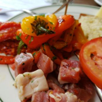Sylvano’s - Brunch buffet: roasted peppers, prosciutto,  caprese salad, cheese and bread - Italian Near Me - Miami, Florida