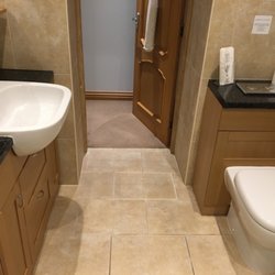 The Roses - En-suite bathroom