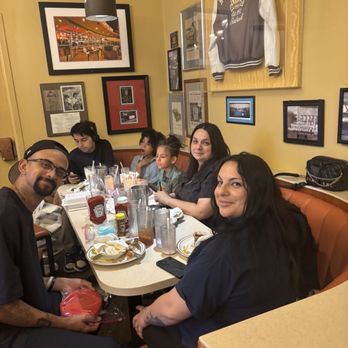 Bob’s Big Boy - American Near Me - Burbank, California