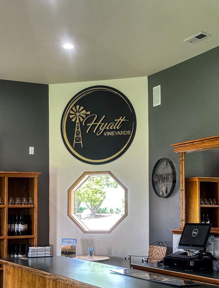 Hyatt Vineyards Logo