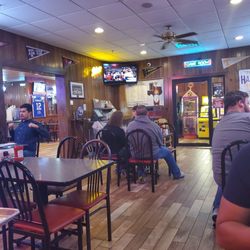 Wings 'N More Restaurant & Bar