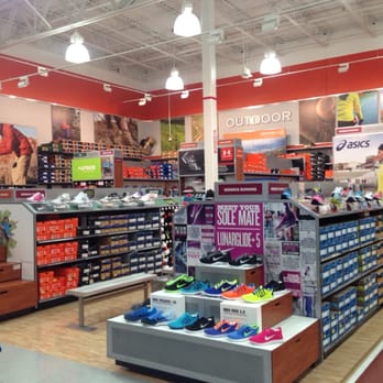DICK'S Sporting Goods - Sports Wear Near Me - Suffolk, Virginia