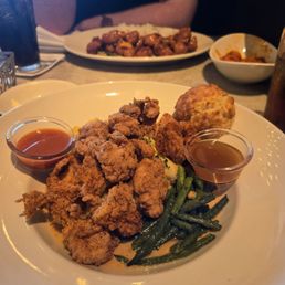 Southern fried chicken with green beans and mashed potatoes