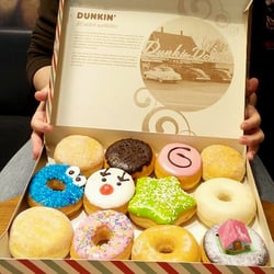 Dunkin Coffee - Caja de 12 Donuts por 9,95 (Navidad)