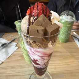Hojicha Nama chocolate berry parfait Hojicha Nama chocolate berry parfait