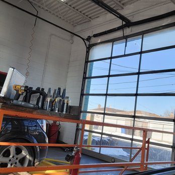 Valvoline Instant Oil Change - 1 of three entrances. - Oil Change Stations Near Me - Chicago, Illinois Valvoline Instant Oil Change - 1 of three entrances. - Oil Change Stations Near Me - Chicago, Illinois