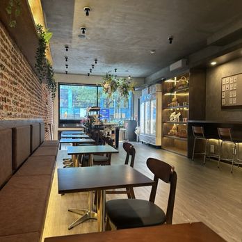 Spring Hill - indoor seating - Coffee & Tea Near Me - New York, New York Spring Hill - indoor seating - Coffee & Tea Near Me - New York, New York