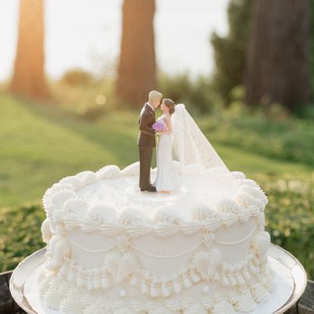 Corina Bakery - Wedding cutting cake - Bakeries Near Me - Tacoma, Washington Corina Bakery - Wedding cutting cake - Bakeries Near Me - Tacoma, Washington