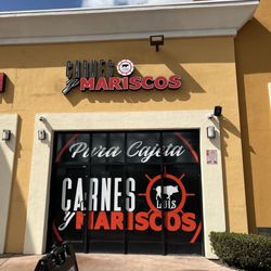 Carnes Y Mariscos Luis - Front of the store