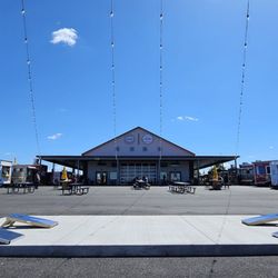 Summer's HUB of Kennewick - Entrance.