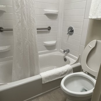 University Inn at Duke - Bathroom - Hotels Near Me - Durham, North Carolina University Inn at Duke - Bathroom - Hotels Near Me - Durham, North Carolina