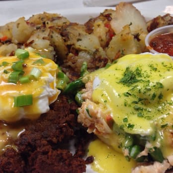 La Mesa Bistro - El Paso Benedict on the left & the lobster Benedict on the right w the potatoes. Yuuuummmmm! - Cafes Near Me - La Mesa, California