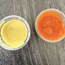Roja and verde salsa