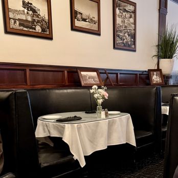 The Growers Pub - Seating - Steakhouses Near Me - Salinas, California The Growers Pub - Seating - Steakhouses Near Me - Salinas, California