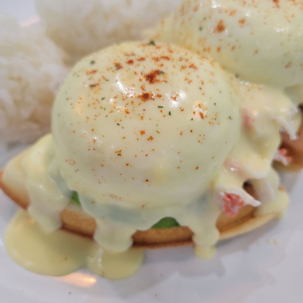 Fresh Bites Hawaii - Imitation crab + avocado eggs benedict - Poke Near Me - Honolulu, Hawaii