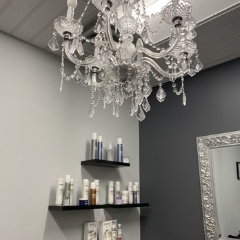 Lux Beauty Bar - Adorable space - Hair Salons Near Me - Hanover, New Jersey