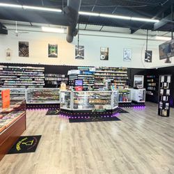 Tobacco Hut - Store Concourse