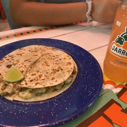 Takos al Pastor - Bistec Quesadilla y Jarritos