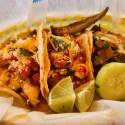 Antojitos Mexicanos La Placita - Shrimp and carne asada tacos