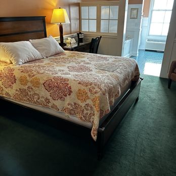 County Clare Inn - Room - Bed & Breakfast Near Me - Milwaukee, Wisconsin County Clare Inn - Room - Bed & Breakfast Near Me - Milwaukee, Wisconsin
