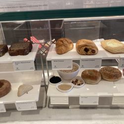 Starbucks - Lovely baked goods