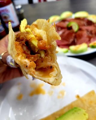 La Cruda Mariscos by null