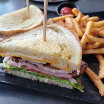 The Ridge Grill - Club - Pizza Near Me - Beaverton, Oregon