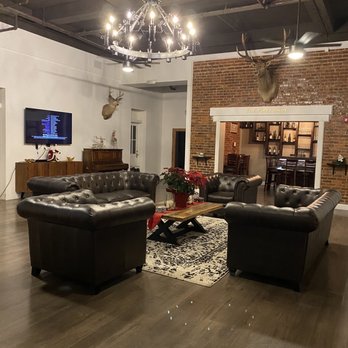 Hunter Arms Hotel - Beautiful lobby area + Bar - Hotels Near Me - Saint Cloud, Florida