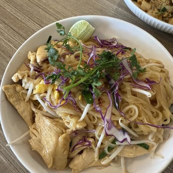 Saigon Bistrot - Chicken pad Thai - Vietnamese Near Me - Garden Grove, California