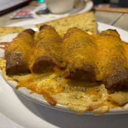 Gepetto's Italian Restaurant & Sports Bar - Mac and cheese add spicy links