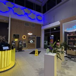 Cloud9 Cannabis - Great layout... well lit!
