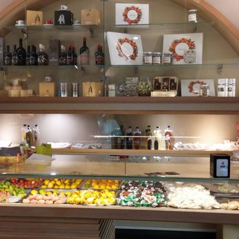 Spinella - Patisserie/Cake Shop Near Me - Catania, Connecticut