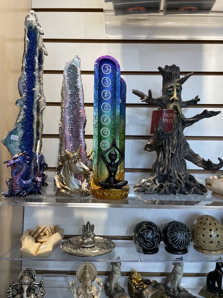 AURA’S WORLD 134 Photos & 94 Reviews Supernatural Readings 7044A