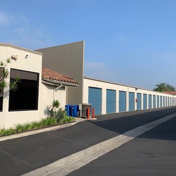 17th Street Self Storage - All drive-up storage units with roll-up doors and high ceilings. - Self Storage Near Me - Costa Mesa, California 17th Street Self Storage - All drive-up storage units with roll-up doors and high ceilings. - Self Storage Near Me - Costa Mesa, California