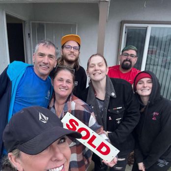 Jen Jones - Luxre Realty - Drenched and freezing on moving day but Jen showed up and made everything perfect. - Real Estate Agents Near Me - San Clemente, California Jen Jones - Luxre Realty - Drenched and freezing on moving day but Jen showed up and made everything perfect. - Real Estate Agents Near Me - San Clemente, California