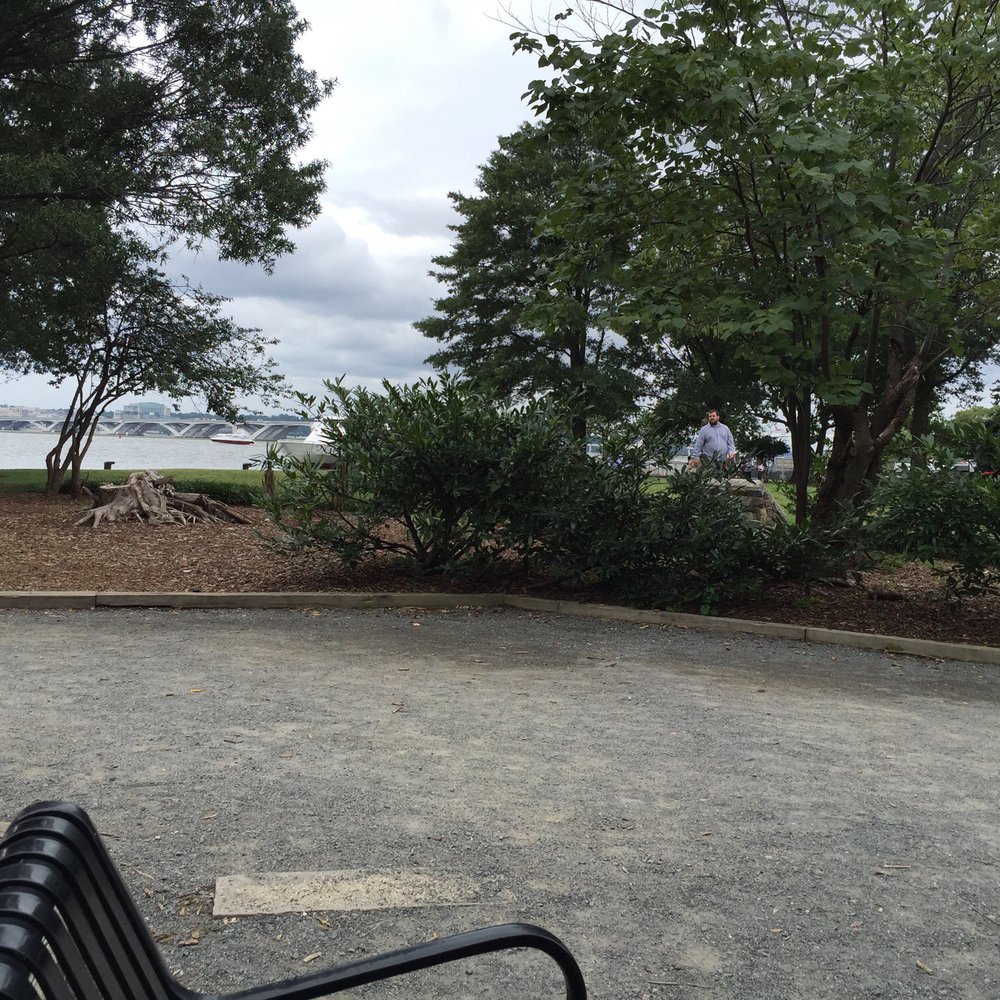 Waterfront Park - Sitting and relaxing while waiting for Katie & Lynn so I can have some clams - Parks Near Me - Alexandria, Virginia