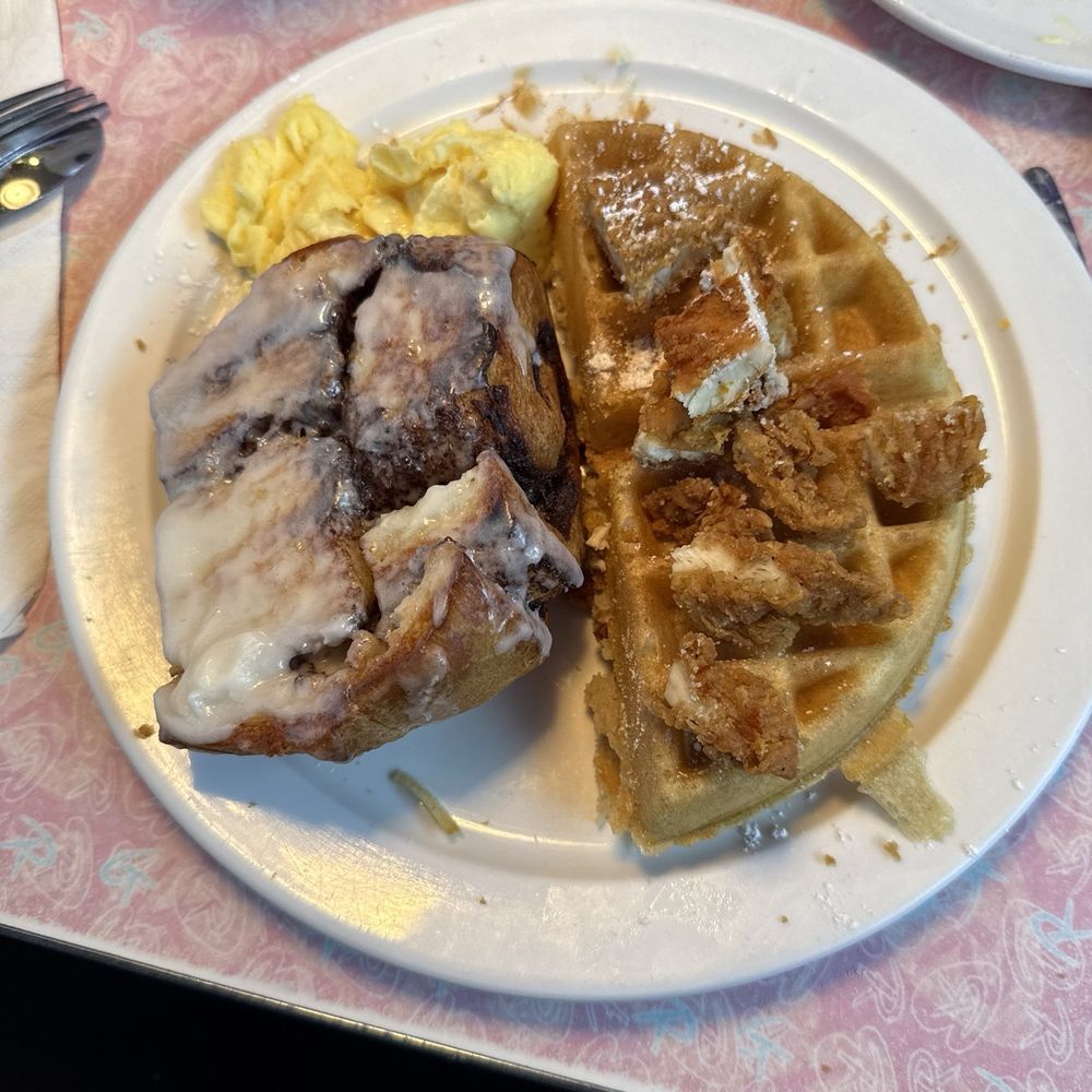 We shared our breakfast so we could try more stuff!!