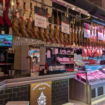 Museo del Jamón - Deli area - Meat Shops Near Me - Madrid, M