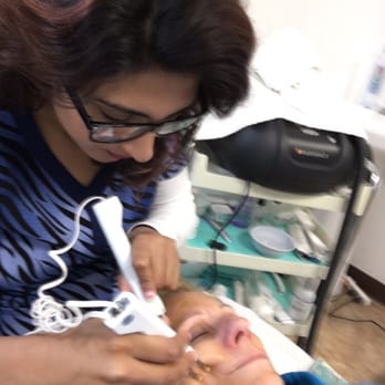 Diamond Skin Spa - Microcurrent therapy!! It gives amazing lift and tightening using  the current to your face. Non-invasive treatment - Skin Care Near Me - Sunnyvale, California