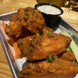 Buffalo Wings (8) Buffalo Wings (8)