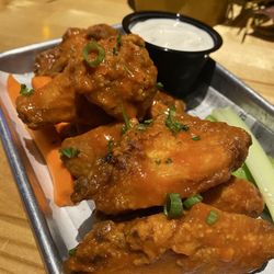 Mezzo Grille - Buffalo Wings (8)