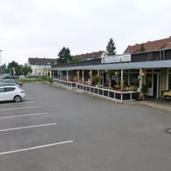 Achillion Palast - Parkplätze sind vorhanden