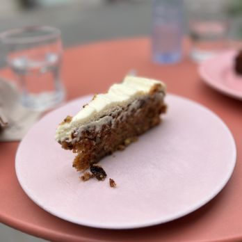 De broers van Julienne - Half a piece of the Carrot Cake. - Vegetarian Near Me - Antwerp, VAN De broers van Julienne - Half a piece of the Carrot Cake. - Vegetarian Near Me - Antwerp, VAN