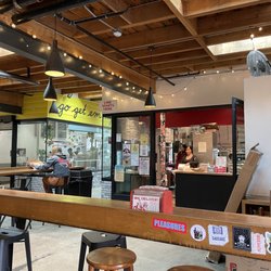 Triple Beam Pizza - Counter service style - Go Get Em Tiger is right next door! You can grab a coffee while waiting for your pizza order.