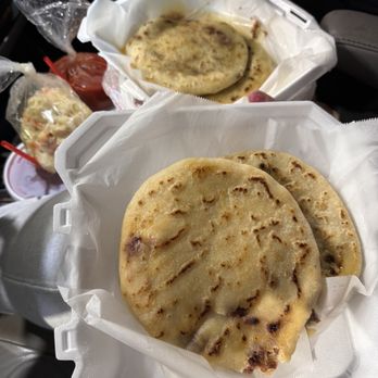 Antojitos Maybel - Fried Pork Skin Pupusa Cheese and Loroco Pupusa Hibiscus Cinnamon Rice Milk - Salvadoran Near Me - Los Angeles, California