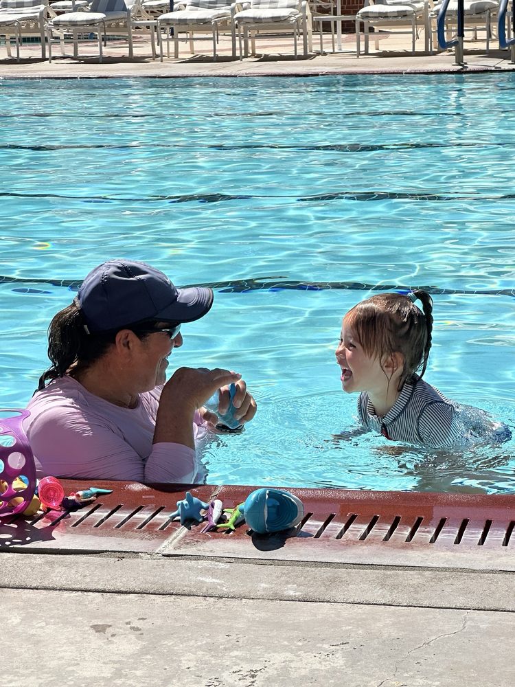 Dena Horasanian Swim School Logo