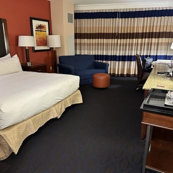 Hilton Promenade at Branson Landing - Room 818 king bed - Hotels Near Me - Branson, Missouri Hilton Promenade at Branson Landing - Room 818 king bed - Hotels Near Me - Branson, Missouri