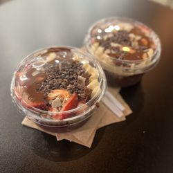 Twenty Two Juice Bar @ Fishers, IN - Cocoa Aa Bowl (12 oz) with cacao nibs